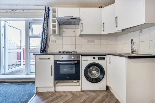 Dunmow Close, Feltham, TW13, photo 3