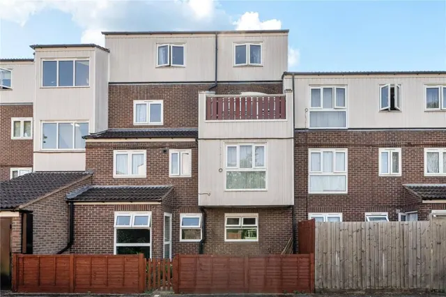 Dunmow Close, Feltham, TW13, photo 1