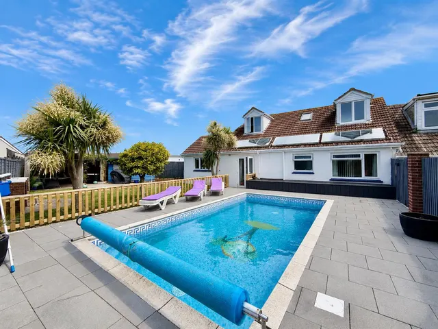 Elliott Grove, Brixham, photo 1
