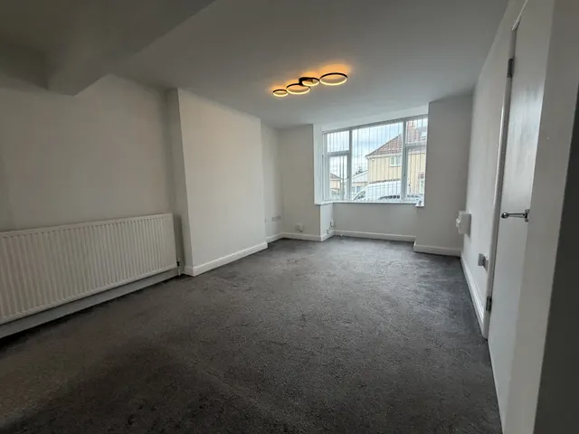 Southfield Avenue, BS15, photo 2