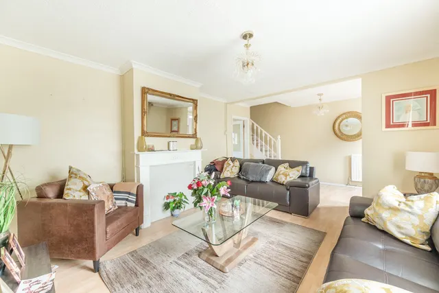 121 Meadfield, Edgware, photo 1