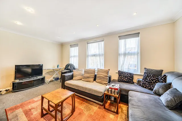 Victoria Road, Ruislip, HA4, photo 3