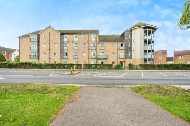Daimler Drive, Dunstable, LU6, photo 1