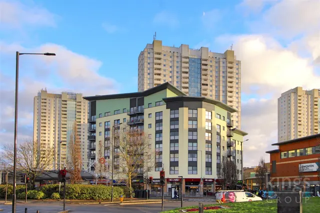 Geary Court, Edmonton, N9, photo 1