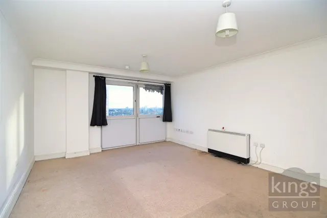 Geary Court, Edmonton, N9, photo 2