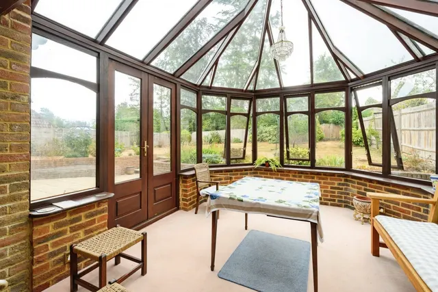 Sycamore Close, Fetcham, KT22, photo 3