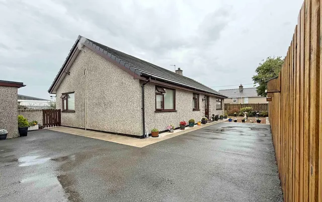 Swn Yr Engan, Gaerwen, LL60, photo 1