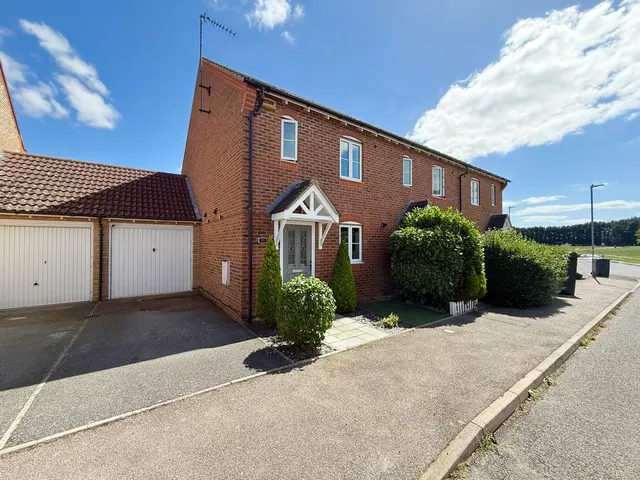 Gibson Drive, Leighton Buzzard LU7 4HF, photo 1