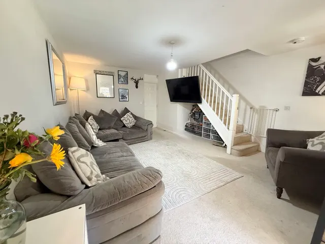 Photo 2 — Gibson Drive, Leighton Buzzard LU7 4HF