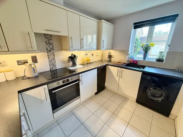 Photo 3 — Gibson Drive, Leighton Buzzard LU7 4HF