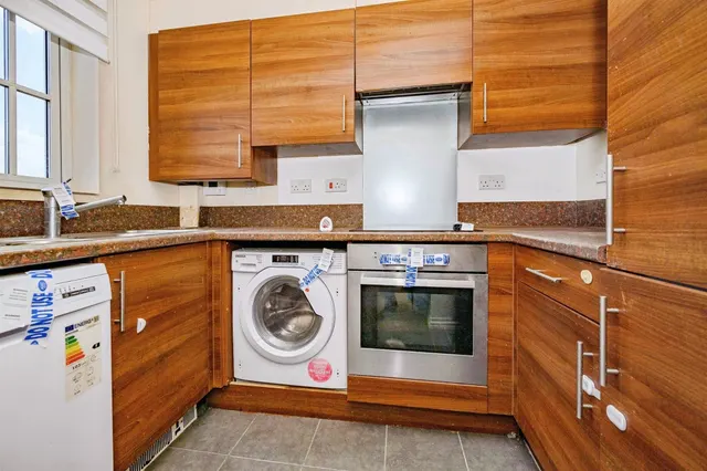 St. Albans Road, Watford, WD25, photo 2