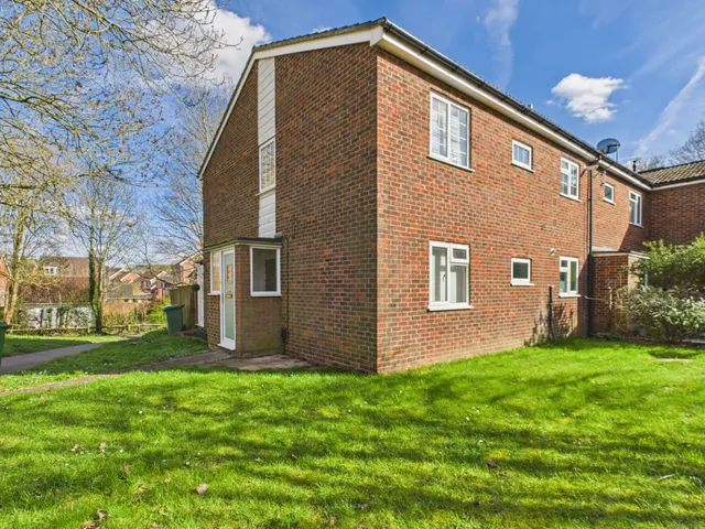 Pershore Road, Basingstoke, RG24, photo 1