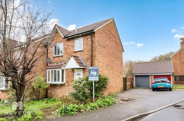 Badbury Drive, Blandford Forum, DT11, photo 1