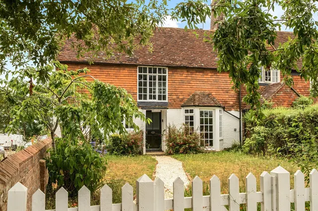 Village Street, Ewhurst Green, Robertsbridge, photo 1