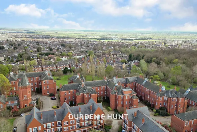 Brandesbury Square, Woodford Green, IG8, photo 1