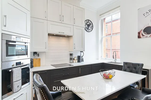 Brandesbury Square, Woodford Green, IG8, photo 2