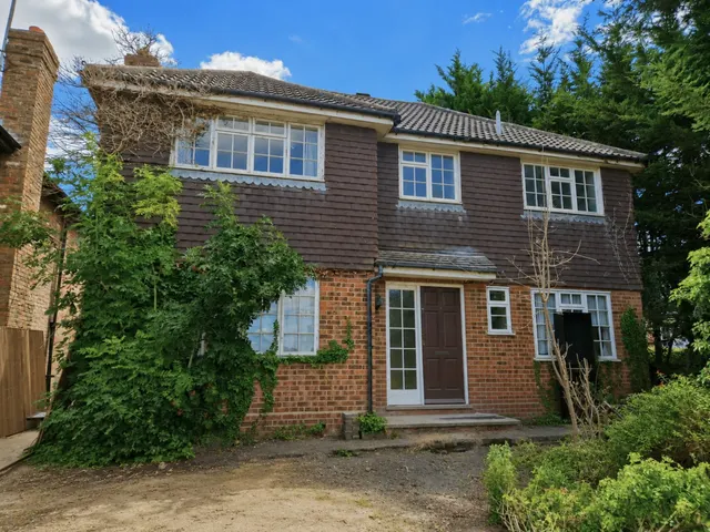 Tansy Close, Guildford, GU4, photo 1