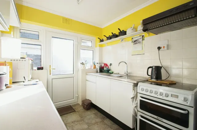 West Park Drive, Porthcawl, CF36, photo 3