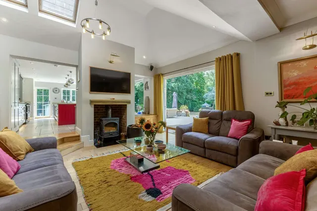 Photo 2 — Nottingham Road, Heronsgate, Rickmansworth, Hertfordshire, WD3 5DN