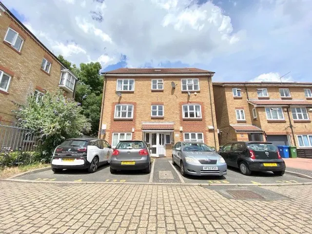 Bushwood Drive, London SE1 5RE, photo 1