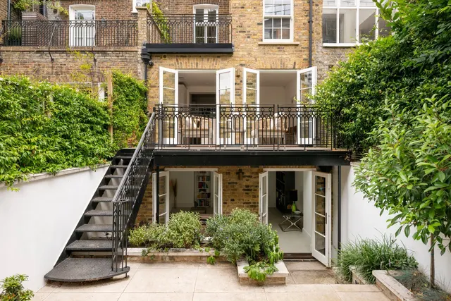 Photo 2 — Brompton Square, London, SW3 2AA