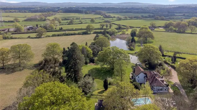 Frylands Lane, Wineham, West Sussex, BN5 9BP, photo 1