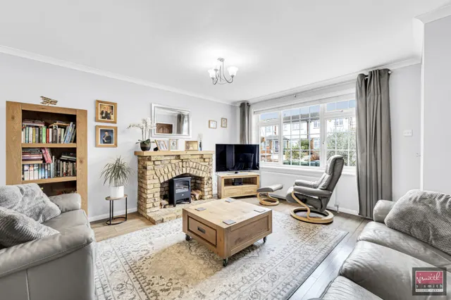 Benen-stock Road, Stanwell Moor, photo 2
