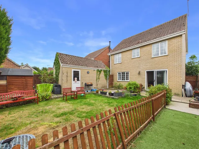 Noahs Drive, Lowestoft, photo 1
