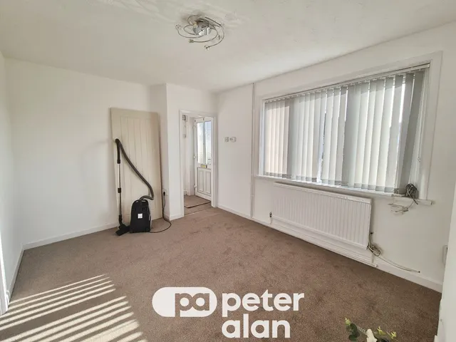 Lodge Avenue, Newport, NP18, photo 3