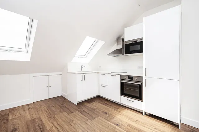 Photo 2 — Flat 2, 18 Clifton Gardens, London