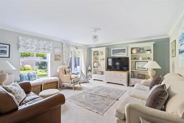 Castell Close, Hilperton, BA14, photo 2