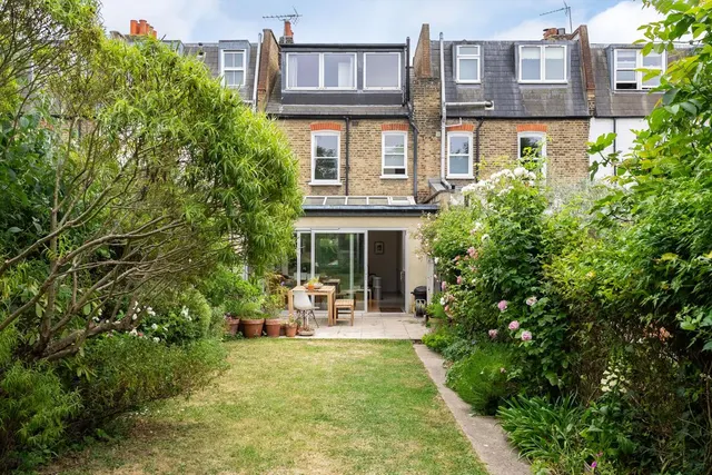 Faraday Road, London, SW19, photo 1