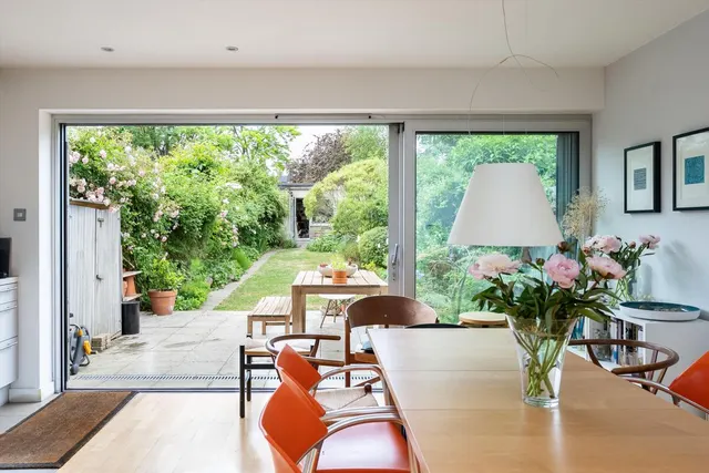 Faraday Road, London, SW19, photo 2