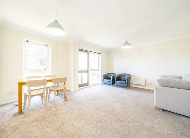 Photo 2 — Hall Close, Ealing, W5