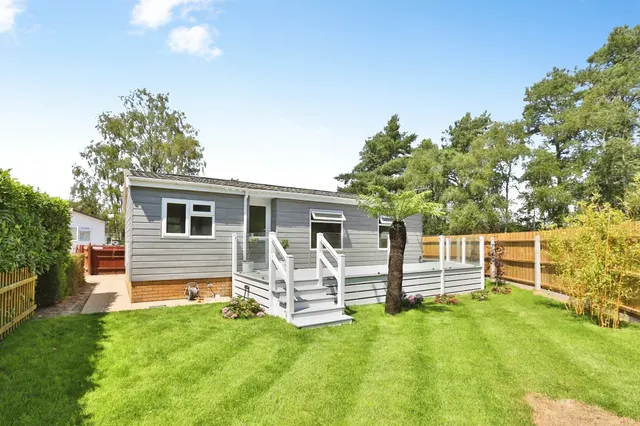 Matchams Lane, Hurn, BH23, photo 1