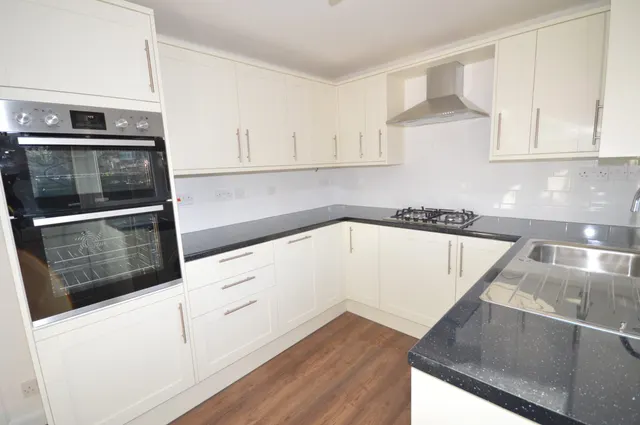 Rothschild Avenue, Aston Clinton, HP22, photo 3