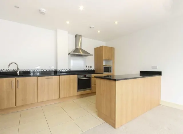 Photo 3 — Holford Way, Putney, SW15