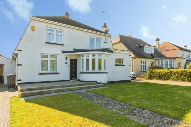 Albany Gardens West, Clacton-on-Sea, Essex, CO15, photo 1
