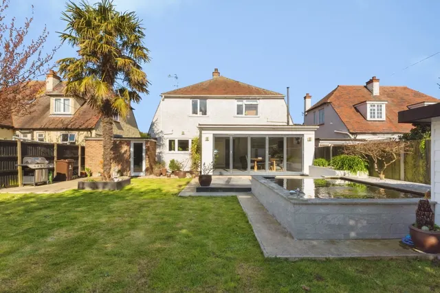 Photo 2 — Albany Gardens West, Clacton-on-Sea, Essex, CO15