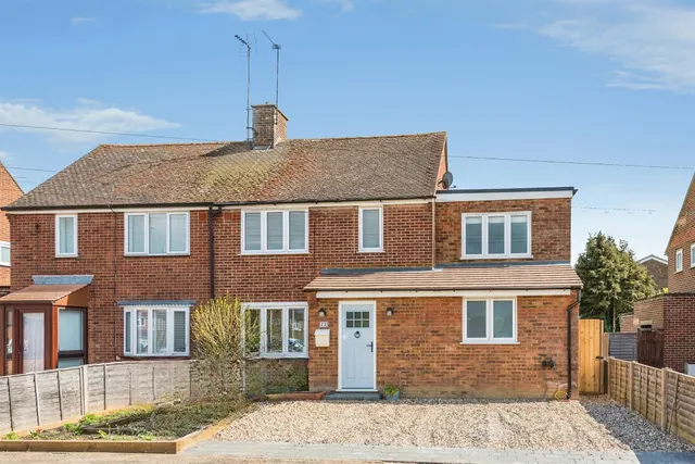 Queens Close, Thame, photo 1