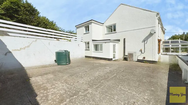 Photo 2 — Rhiw Road, Rhiwfawr, Abertawe, SA9 2RE