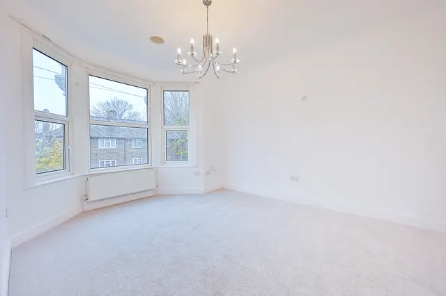 88 Carlyle Road, London, photo 1