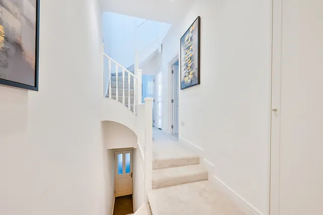 Photo 3 — 88 Carlyle Road, London