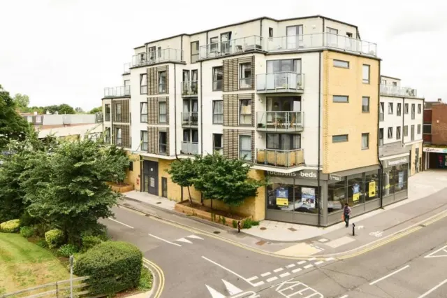 Hepworth Way, Walton-on-thames, KT12 1DP, photo 1