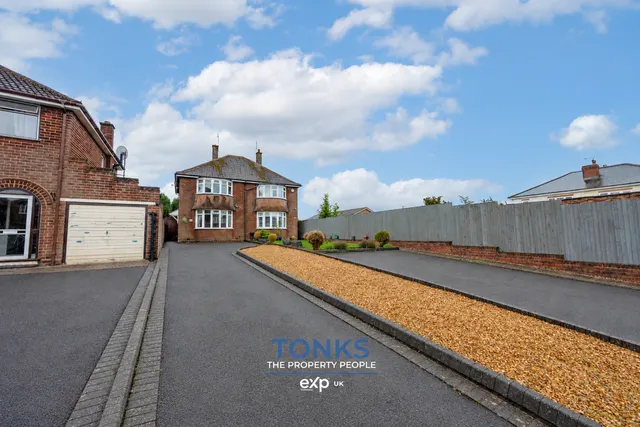 Woodfield Avenue, Oldbury, B69, photo 1