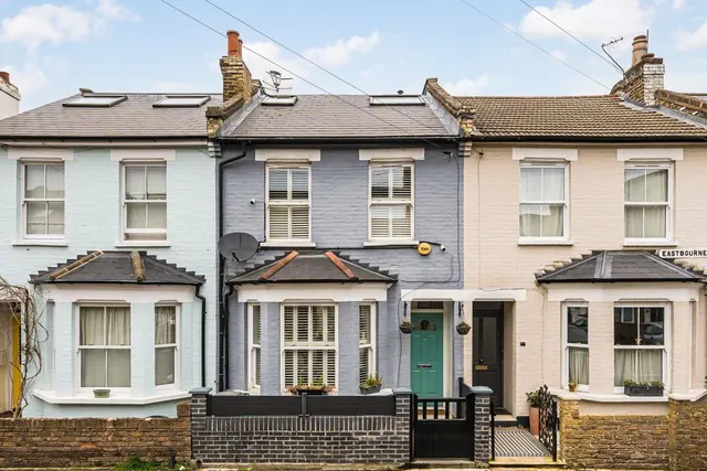 Eastbourne Road, TW8, photo 1