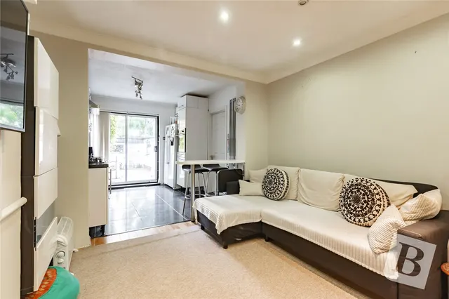 Ballards Road, Dagenham, RM10, photo 2