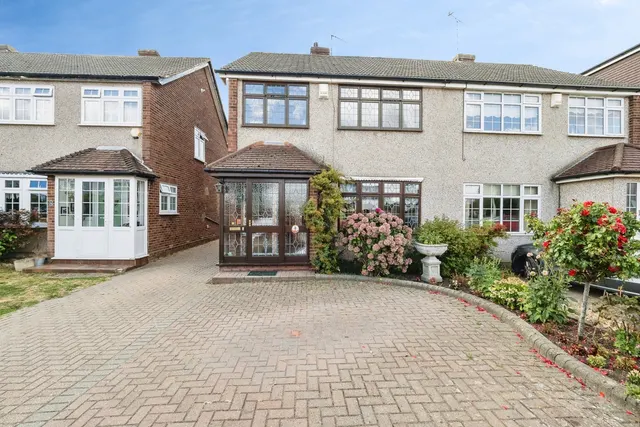 Copthorne Gardens, Hornchurch, RM11, photo 1