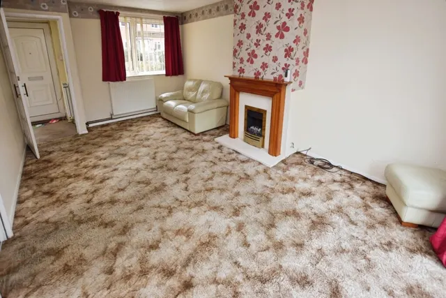 Photo 3 — Hillyfield Road