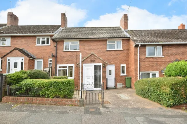 Hillyfield Road, photo 1